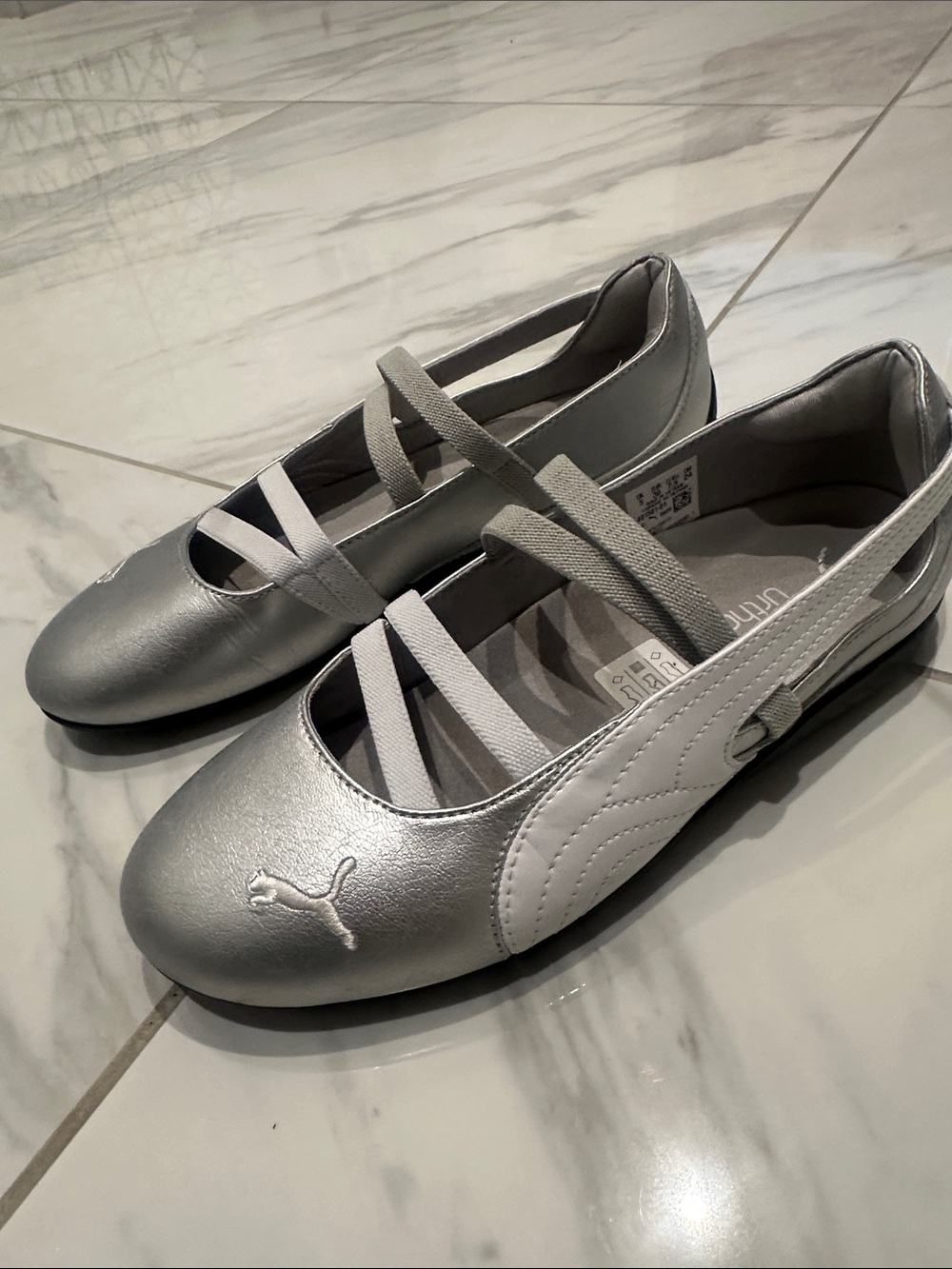 Puma ballerina sneakers in silver. Great condition.